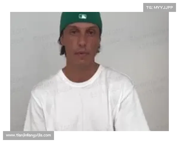 大卫路易斯最佳场上位置解析及其在不同角色中的表现分析